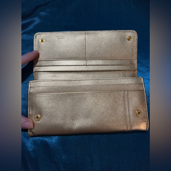 Prada Milano Gold Bow Wallet 🔥 - Picture 3 of 16